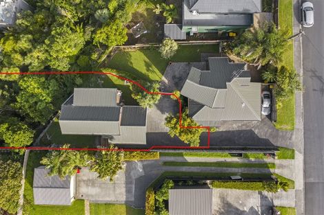 Photo of property in 2/60 Rangatira Road, Beach Haven, Auckland, 0626