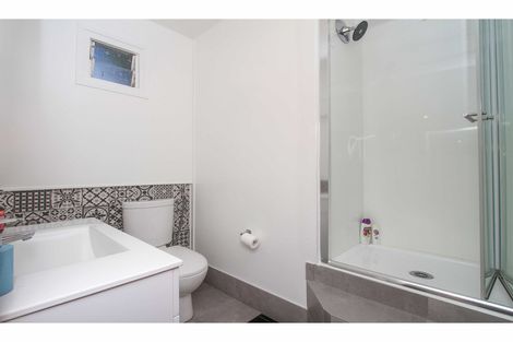 Photo of property in 1/19 Mcdowell Crescent, Hillcrest, Auckland, 0627