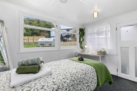 Photo of property in 2 Bella Grove, Naenae, Lower Hutt, 5011