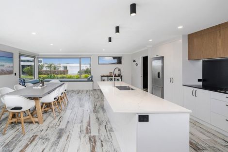 Photo of property in 15 Lady Jocelyn Place, Whitianga, 3510