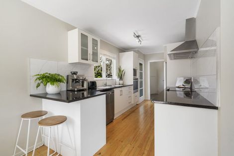 Photo of property in 27 Lynden Avenue, Hillcrest, Auckland, 0627