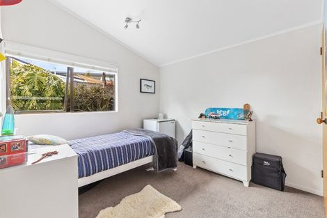 Photo of property in 1/283 East Coast Road, Mairangi Bay, Auckland, 0630