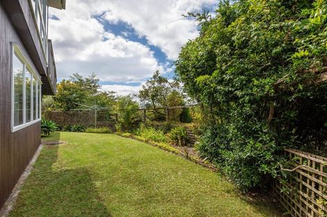 Photo of property in 8 Shearwater Rise, Rothesay Bay, Auckland, 0630