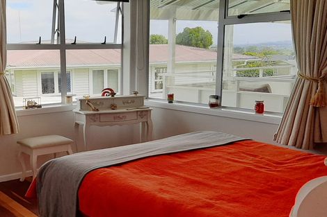 Photo of property in 16 Carole Crescent, Pakuranga, Auckland, 2010