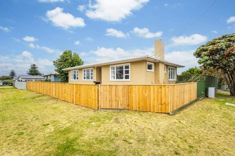 Photo of property in 15 Egmont Street, Castlecliff, Whanganui, 4501