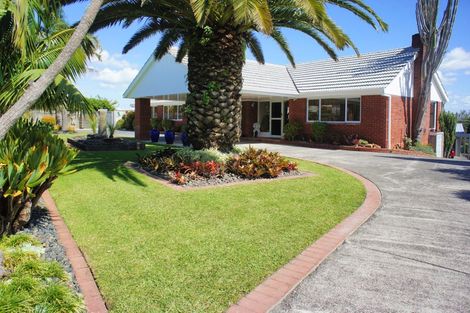 Photo of property in 1 Lewis Road, Pakuranga, Auckland, 2010