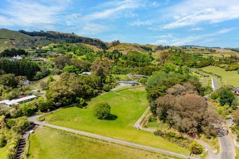 Photo of property in 137 Tauroa Road, Havelock North, 4130