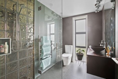 Photo of property in 2/11a Baring Terrace, Strandon, New Plymouth, 4312