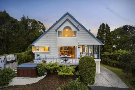 Photo of property in 98 Takahe Road, Titirangi, Auckland, 0604
