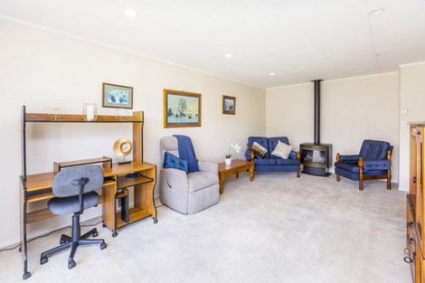 Photo of property in 2/50 Kowhai Avenue, Ebdentown, Upper Hutt, 5018