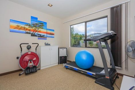 Photo of property in 52 Newbury Place, Schnapper Rock, Auckland, 0632