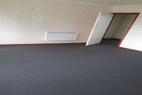 Photo of property in 2/200 Edmonton Road, Te Atatu South, Auckland, 0610