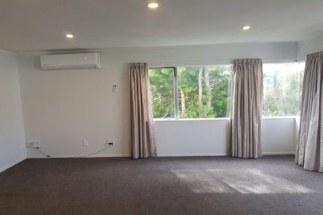 Photo of property in 60 Lagoon Way, West Harbour, Auckland, 0618