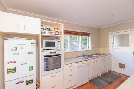 Photo of property in 92 Newlands Road, Newlands, Wellington, 6037