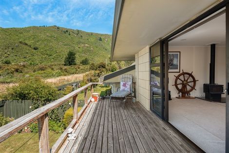 Photo of property in 108 Moana View Road, Waikawa, Picton, 7220