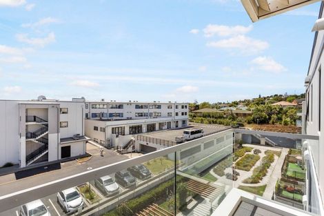 Photo of property in Apollo Apartments, 201/46 Rosedale Road, Rosedale, Auckland, 0632