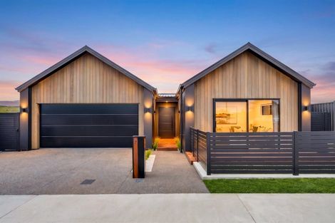 Photo of property in 7 Annie Aranui Drive, Poraiti, 4182