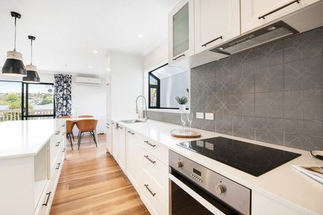 Photo of property in 1/7 Leiden Place, Totara Vale, Auckland, 0629