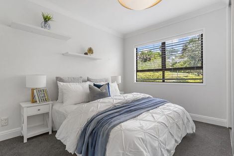 Photo of property in 55 Seaton Road, Murrays Bay, Auckland, 0630