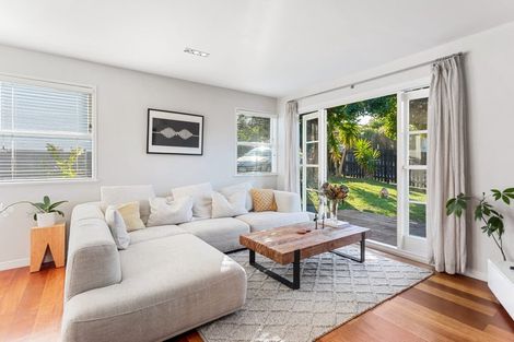 Photo of property in 43 La Rosa Street, Green Bay, Auckland, 0604