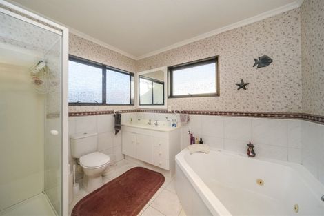 Photo of property in 16 Ashford Avenue, Hokowhitu, Palmerston North, 4410