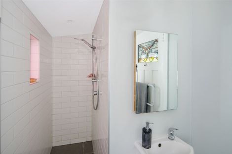 Photo of property in 176 Sutherland Road, Lyall Bay, Wellington, 6022