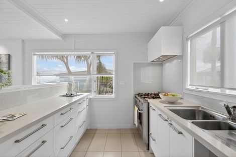 Photo of property in 29 Peter Terrace, Castor Bay, Auckland, 0620