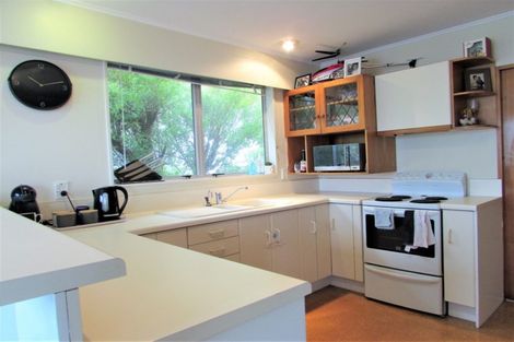 Photo of property in 4 Hillview Crescent, Paparangi, Wellington, 6037