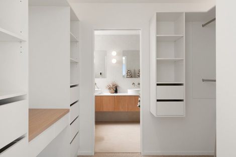 Photo of property in 2/1 The Brae, Mount Pleasant, Christchurch, 8081