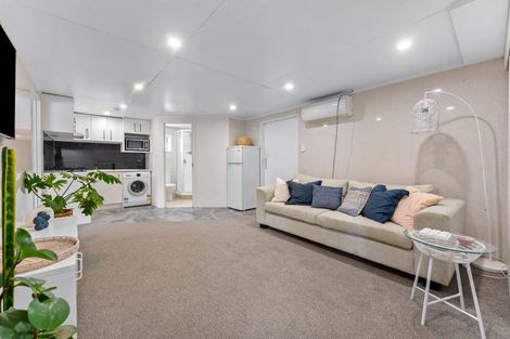 Photo of property in 2/85 Sylvan Avenue, Northcote, Auckland, 0627