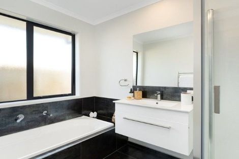 Photo of property in 34 Trans Tasman Way, Pyes Pa, Tauranga, 3112