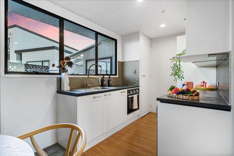 Photo of property in 2/11 Cyril Crescent, West Harbour, Auckland, 0618