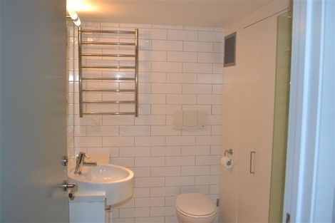 Photo of property in The Capital, 11/370 Oriental Parade, Oriental Bay, Wellington, 6011