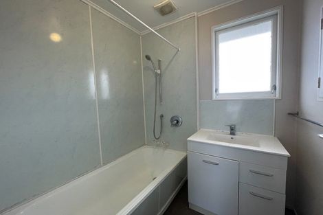 Photo of property in 10/55 Apu Crescent, Lyall Bay, Wellington, 6022