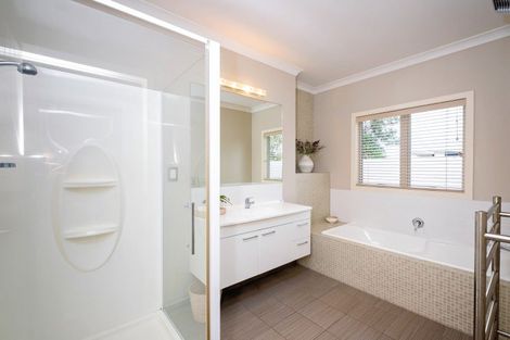 Photo of property in 2 Akaroa Road, Poraiti, Napier, 4112