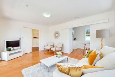 Photo of property in 66 Bond Crescent, Forrest Hill, Auckland, 0620