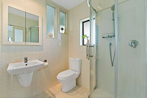 Photo of property in 2/160 Stapleford Crescent, Browns Bay, Auckland, 0630