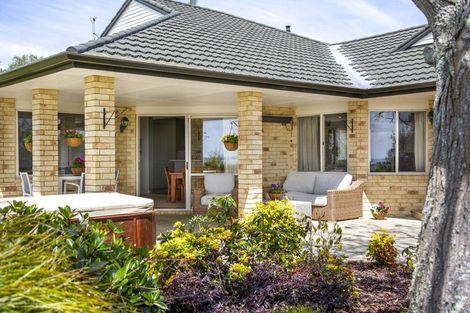 Photo of property in 2247 South Head Road, South Head, Helensville, 0874