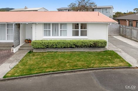 Photo of property in 1a Saulbrey Grove, Woburn, Lower Hutt, 5010