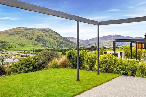 Photo of property in 17 Double Cone Road, Jacks Point, Queenstown, 9371