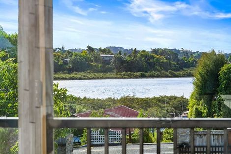 Photo of property in 1 The Terrace, Herald Island, Auckland, 0618