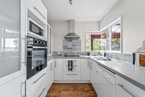 Photo of property in 21 Ocean View Road, Hatfields Beach, Orewa, 0931