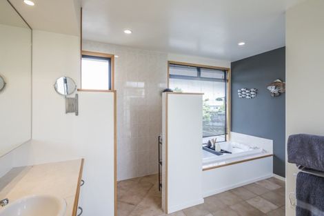 Photo of property in 11a Nathan Avenue, Paraparaumu Beach, Paraparaumu, 5032