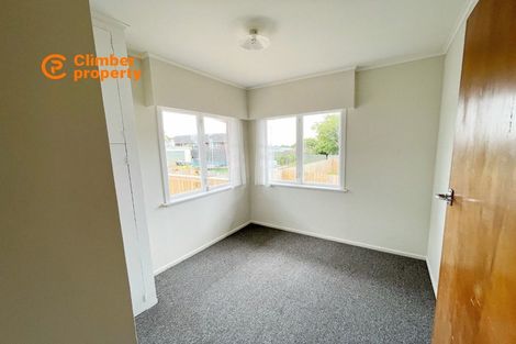 Photo of property in 2 Crystal Avenue, Glendene, Auckland, 0602