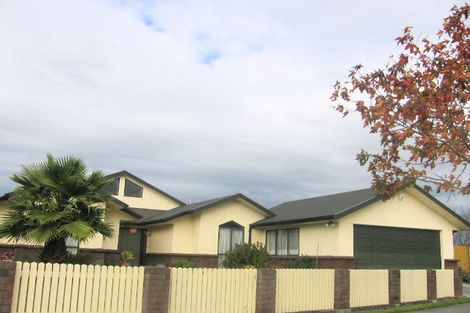Photo of property in 15 Strachan Way, Highbury, Palmerston North, 4412