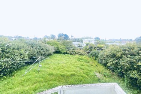 Photo of property in 28 Maui Pomare Street, Blockhouse Bay, Auckland, 0600