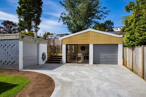 Photo of property in 14 Bromley Place, Westown, New Plymouth, 4310