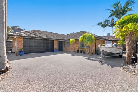 Photo of property in 32 Aranui Drive, Papamoa Beach, Papamoa, 3118