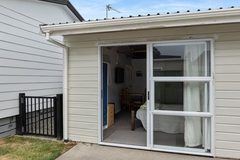 Photo of property in 2/5 Rainsford Street, Moturoa, New Plymouth, 4310