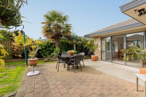 Photo of property in 6 Evansbel Place, Papamoa Beach, Papamoa, 3118